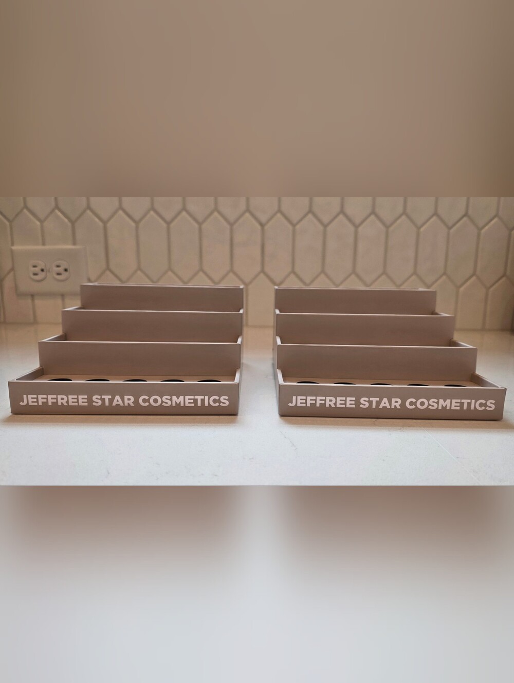 Jeffree Star Neutral Beige Liquid Lip Organizer